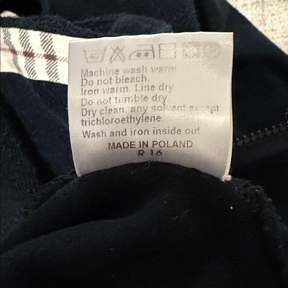 Burberry Jacket Zip-Up Jacket with Nova Check Pattern on Sleeves- Medium - Picture 6 of 6